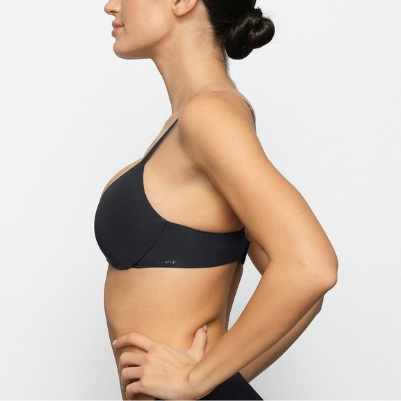 NWT SKIMS Wireless Form Push-Up Plunge Bra in Onxy-34C - Picture 2 of 5